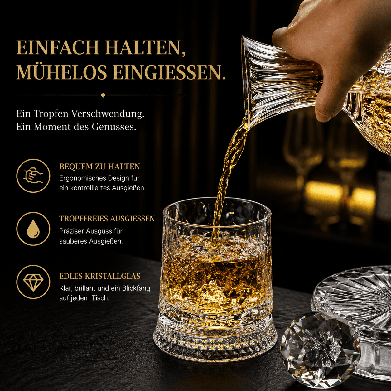 Präziser und tropffreier Ausguss von Bourbon aus dem Kristall-Dekanter in ein passendes rotierendes Whiskyglas auf dem Bartisch